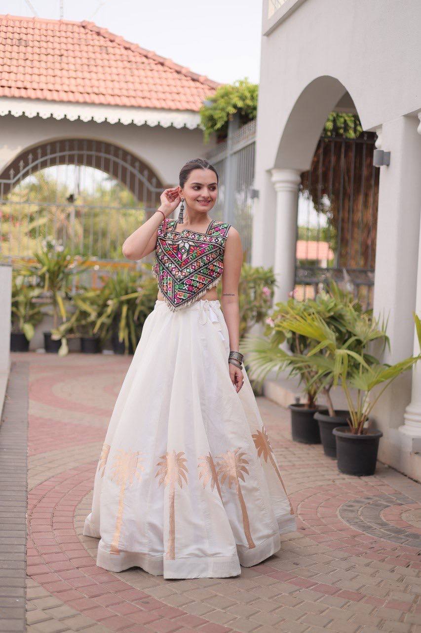 14KG Reyon Kutchi Gamthi Thread Work Navratri Gown