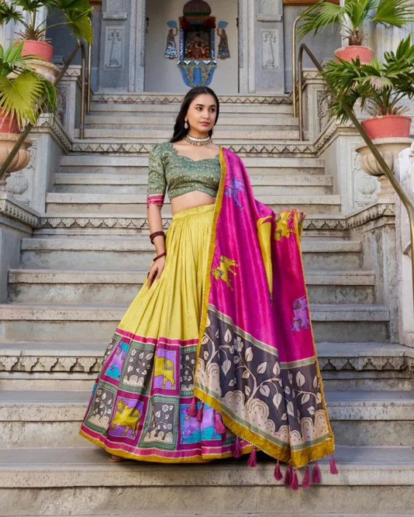 21_35d76317-f2ff-4f6e-818b-0814297699c6 Gaay Design Lehenga Choli