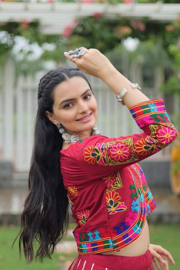 Kutchi Work Lehenga Choli (11) Kutchi Work Lehenga Choli – 8M Flair | Full-Stitched | Navratri Special 2025 - Image 8