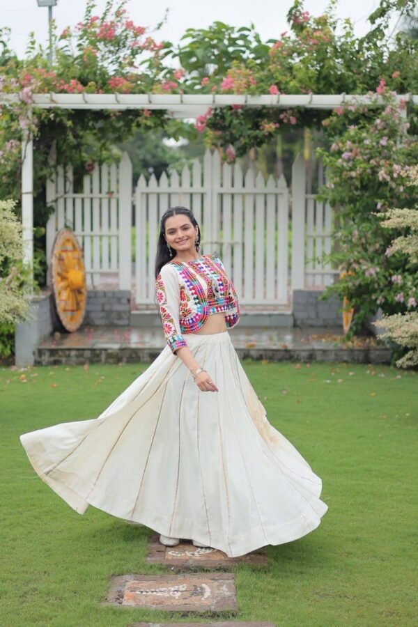 Kutchi Work Lehenga Choli (29) Kutchi Work Lehenga Choli – 8M Flair | Full-Stitched | Navratri Special 2025 - Image 4