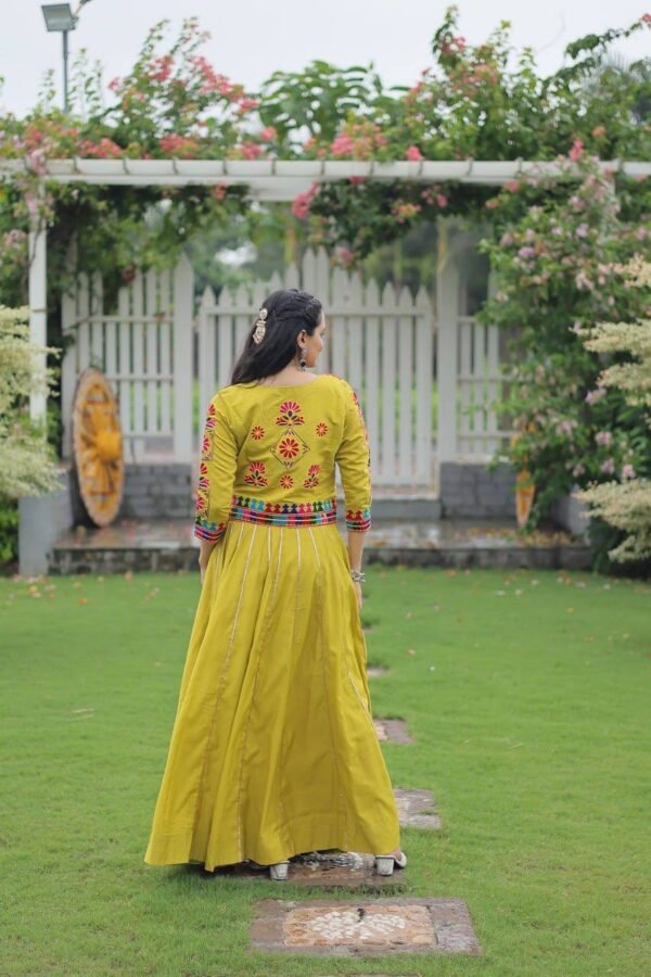 Kutchi Work Lehenga Choli (38) Kutchi Work Lehenga Choli – 8M Flair | Full-Stitched | Navratri Special 2025 - Image 18