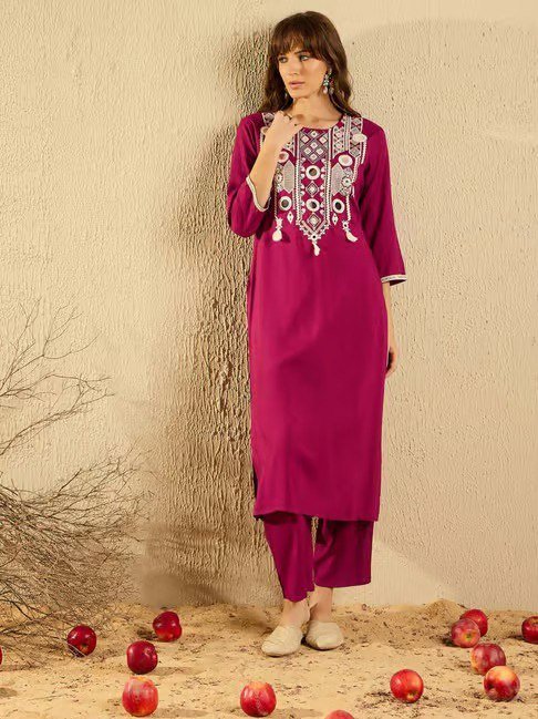 Rani Pink Kurti with Pant Dupatta 2 New Rani Pink Kurti with Pant & Dupatta – Embroidered Viscose Chanderi & Organza | My Fashion - Image 7