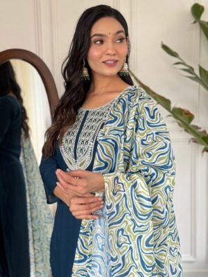 Women’s Slub Magic Embroidered Kurti Set